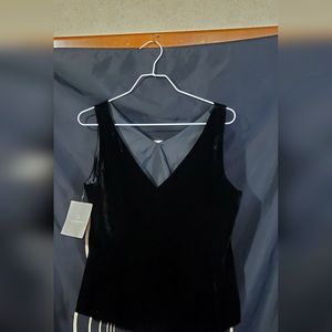 NWT Claiborne Velvet sleeveless top, super classy size 10.